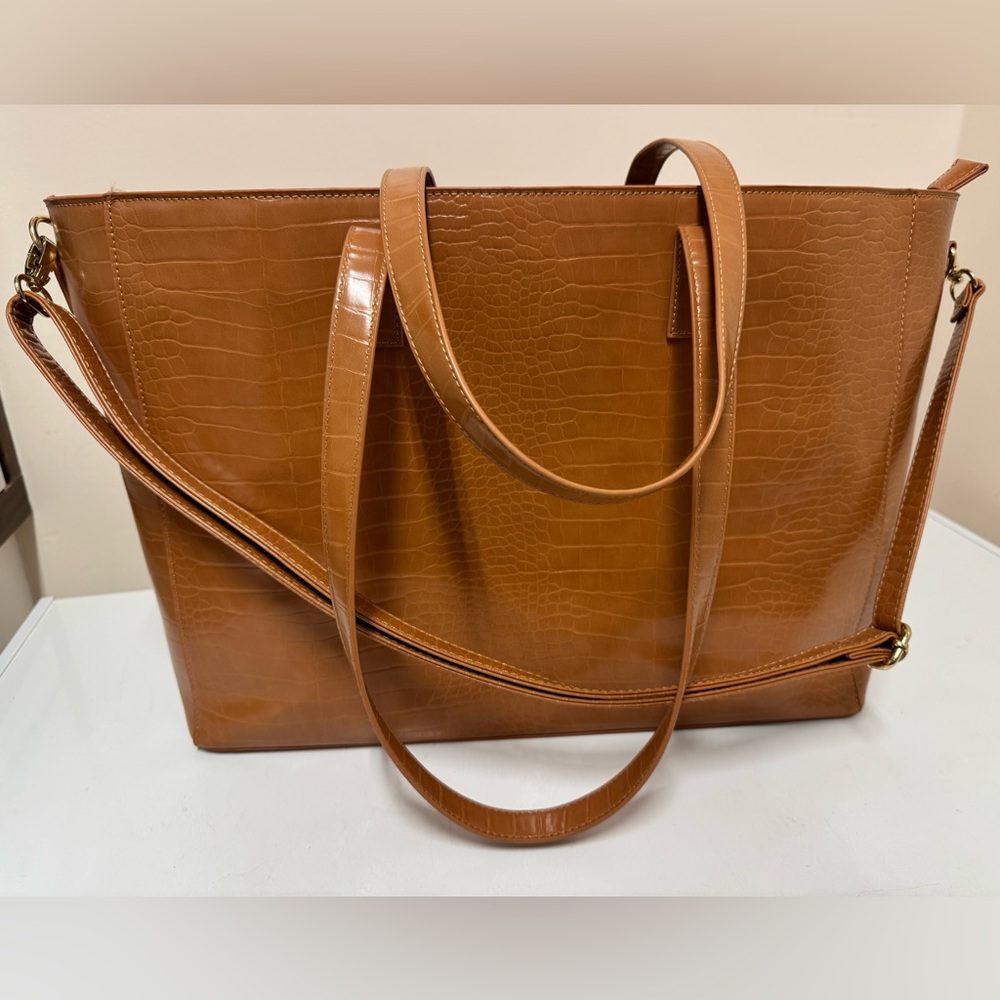 Vic & Lou faux leather camel bag